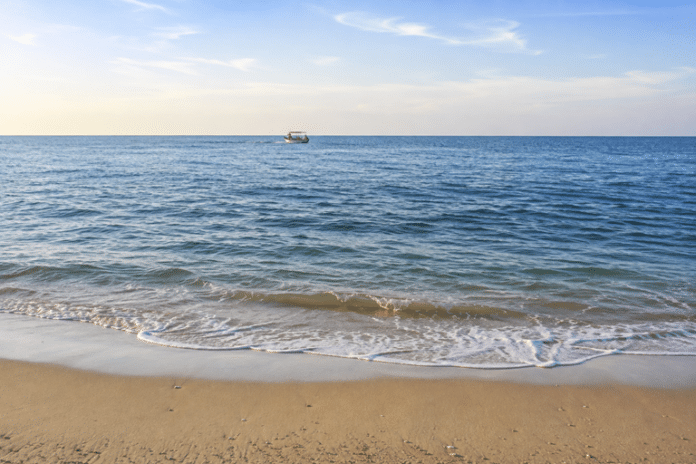 Тлумачення снів про море: від води до подорожі
